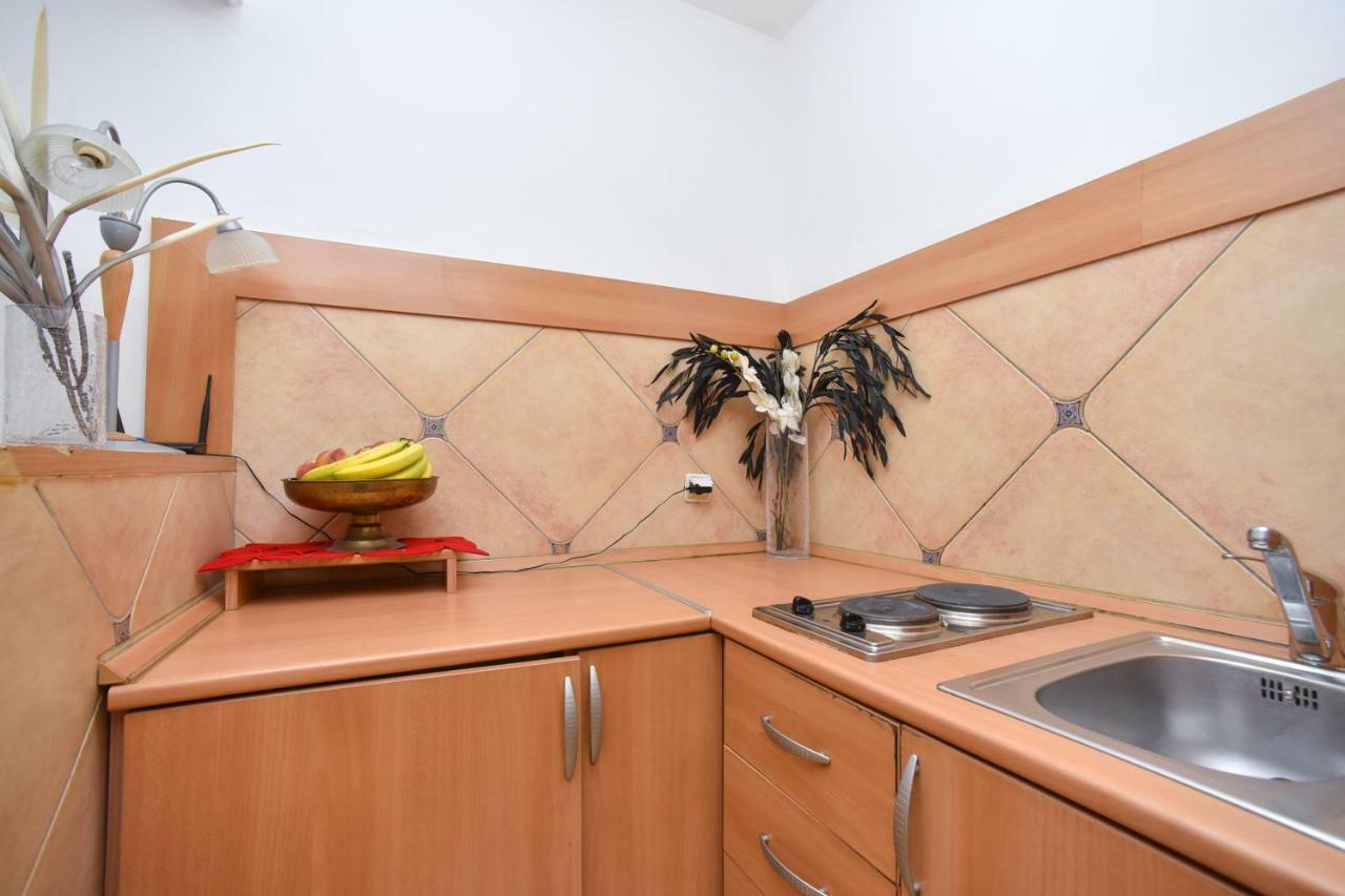 Bologna Apartments Budua Esterno foto