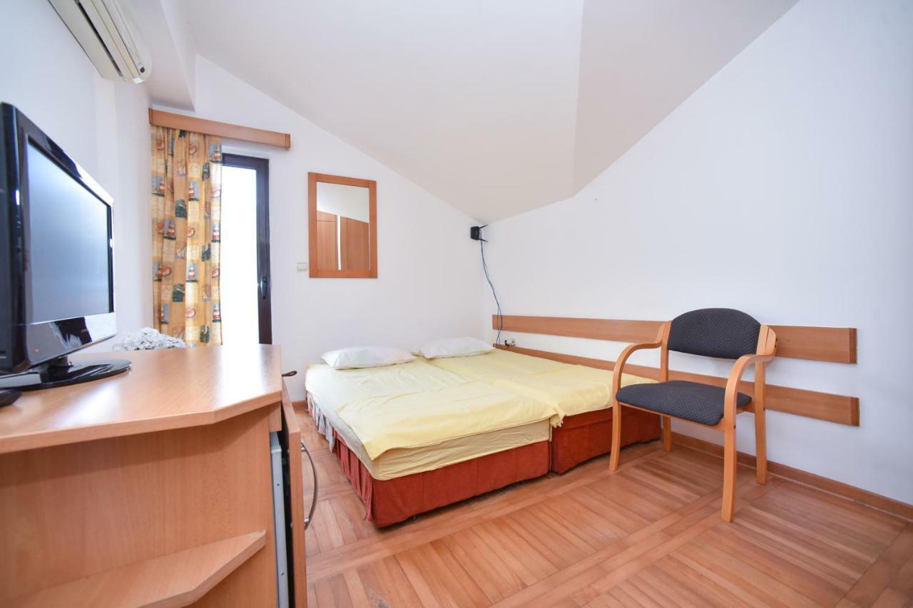 Bologna Apartments Budua Esterno foto