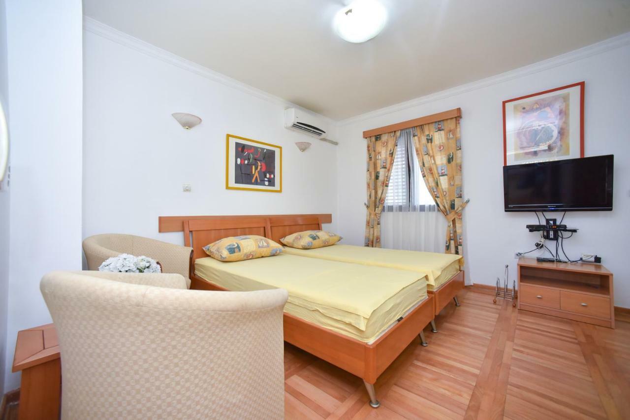 Bologna Apartments Budua Esterno foto