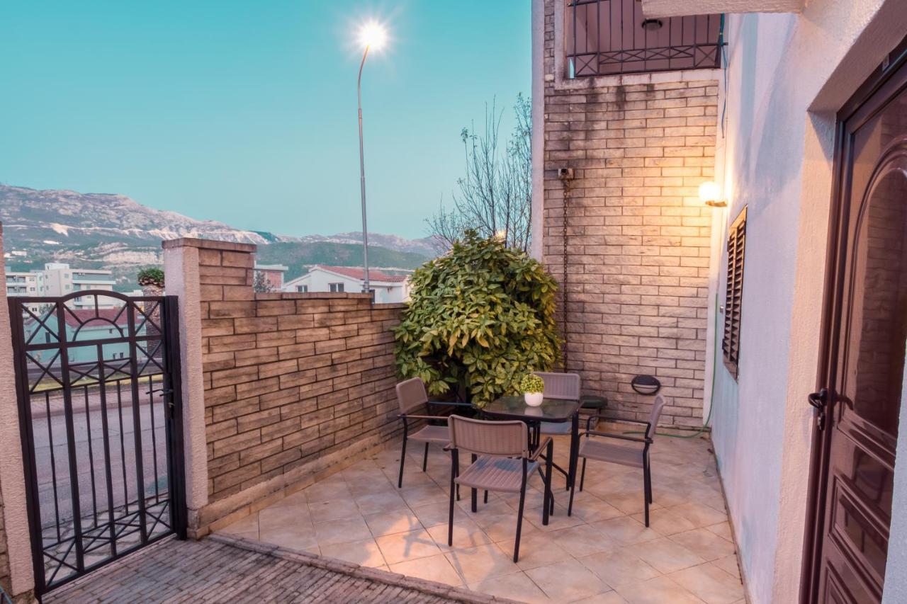 Bologna Apartments Budua Esterno foto